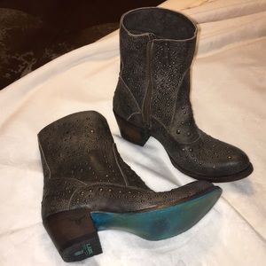 Brand new six 8 LANE booties